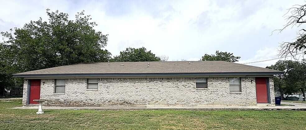 Building Photo - 205 W Washington Ave