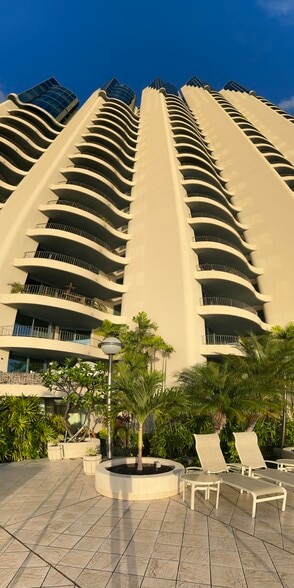 Primary Photo - 66 Queen St