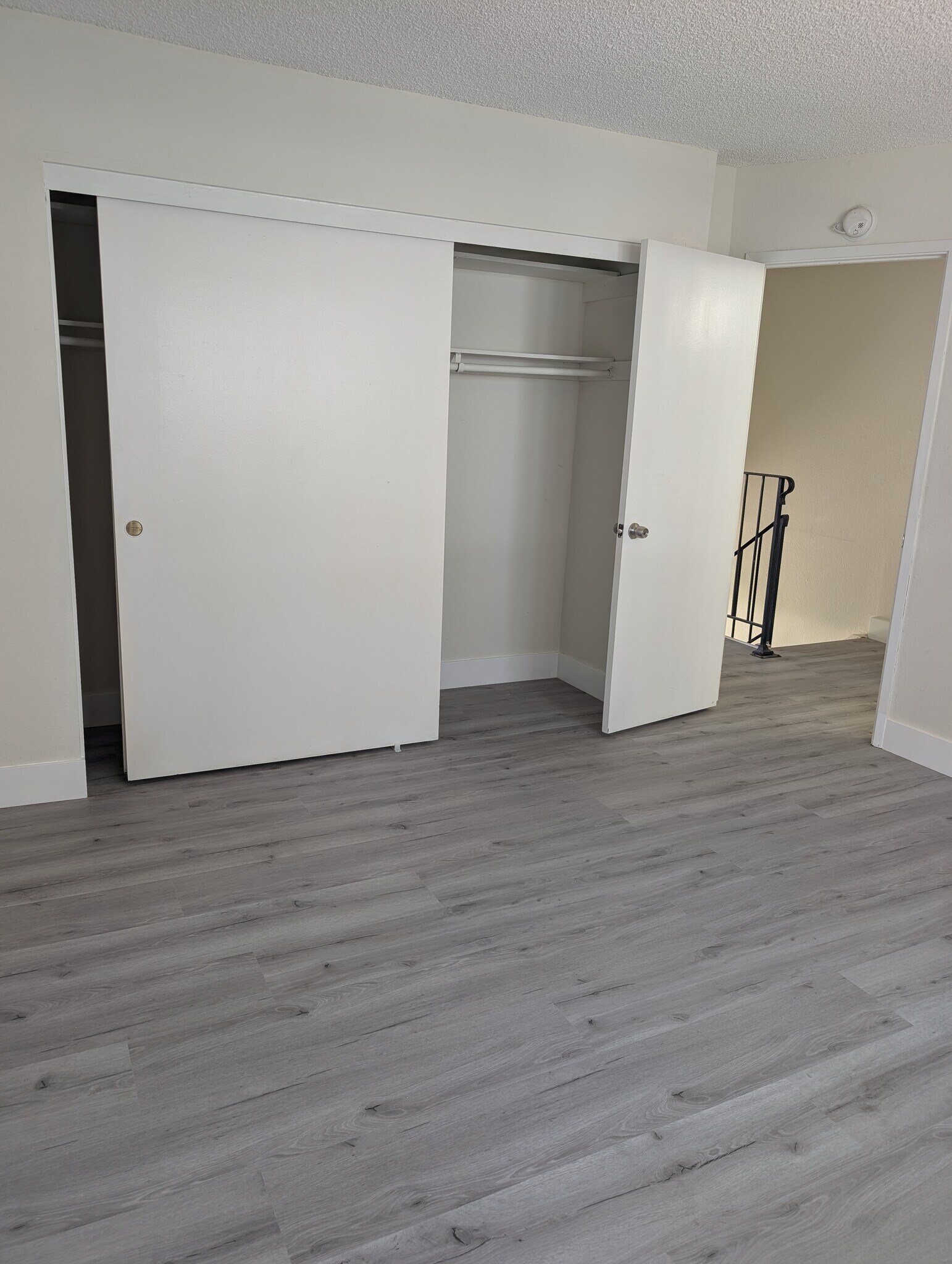 Building Photo - 5166 Dunbar Dr