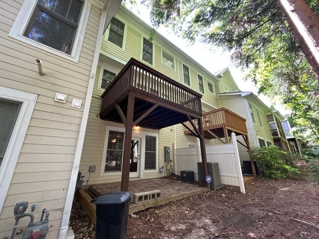 Building Photo - 3 Bedroom | 3.5 Bathroom Raleigh Townhome