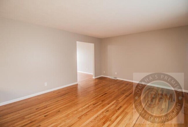 Building Photo - Spacious 5 Bedroom / 2.5 Bathroom Home | Near Ralston