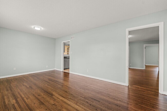 Building Photo - Fully Renovated Whitehaven Gem - Open To Section 8