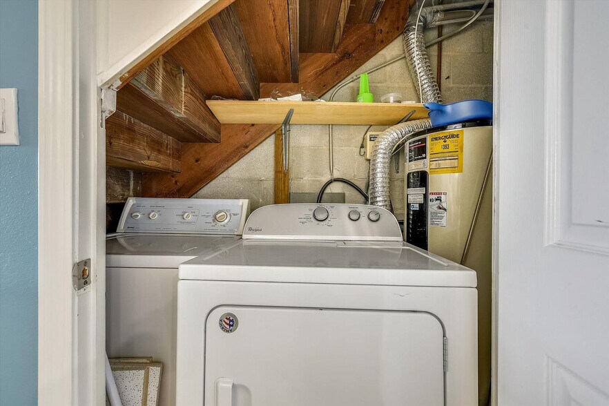 Building Photo - 2858 Joan Ave