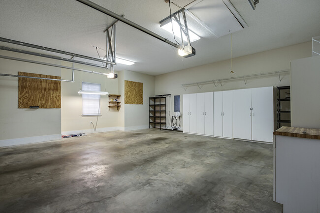 Building Photo - 211 Todaly Cir