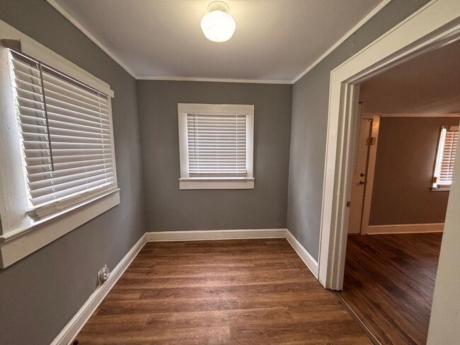 Building Photo - 3 Bedrooms- 1 Bathroom- House in East Rome!