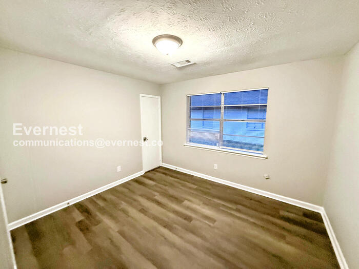 Building Photo - 436 Henry St