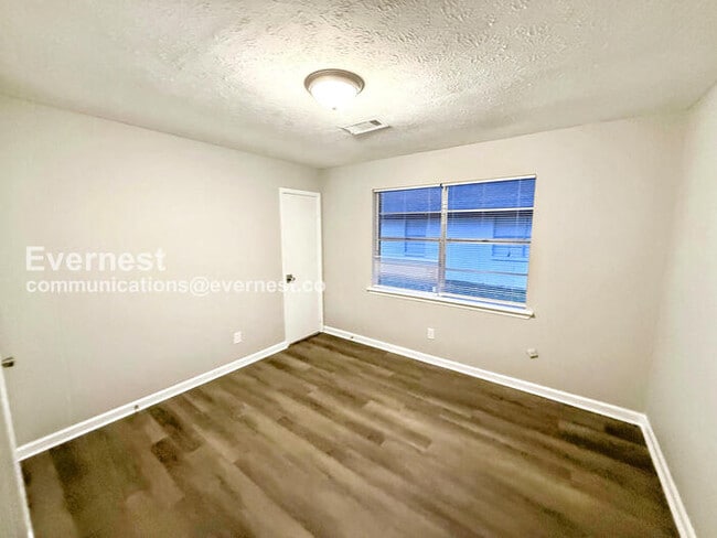 Building Photo - 436 Henry St