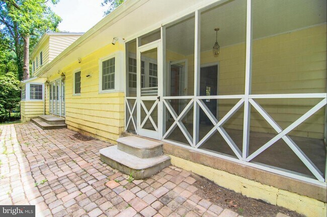 Building Photo - 6638 Holland St