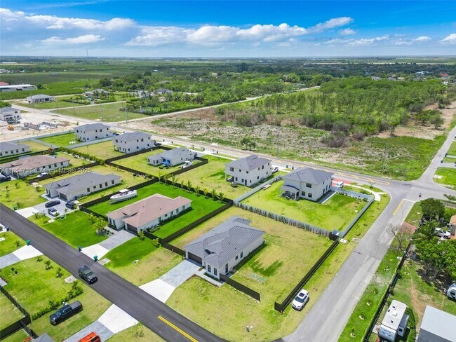 Building Photo - 32206 SW 196th Ave