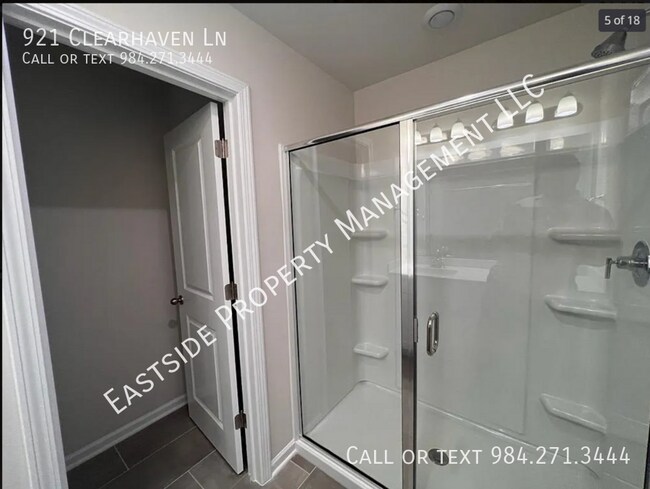 Building Photo - 921 Clearhaven Ln