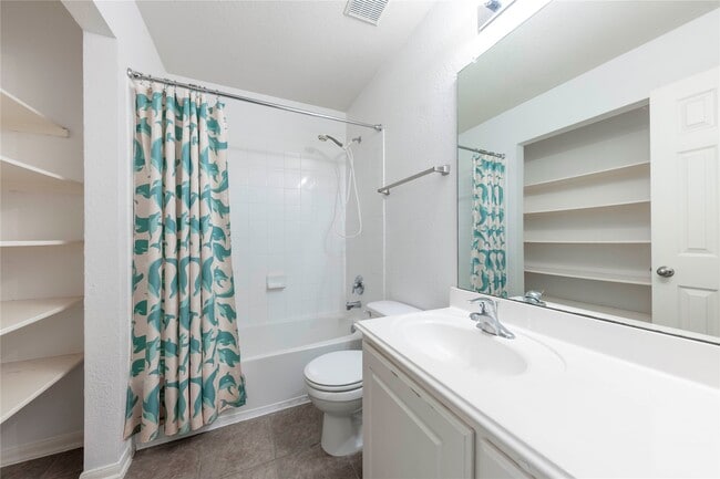 Building Photo - 13907 Bonnetbriar Ln
