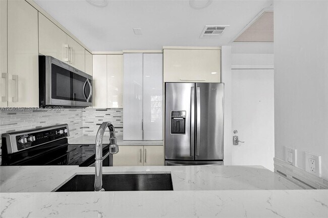 Building Photo - 1460 Ocean Dr