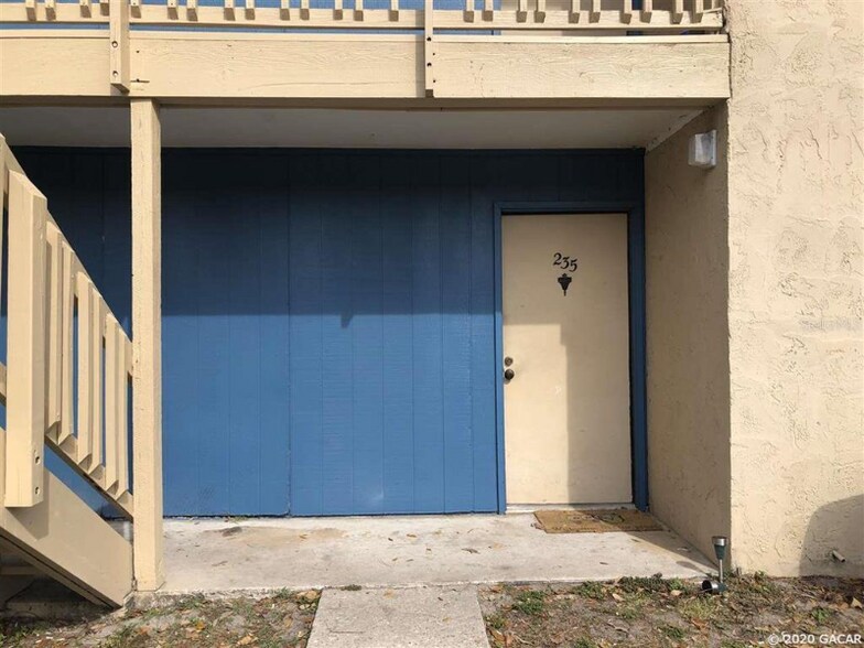 Building Photo - 2811 SW Archer Rd