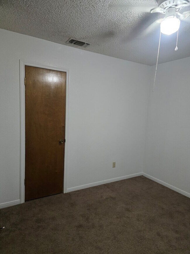 Building Photo - 1803 Stardust St