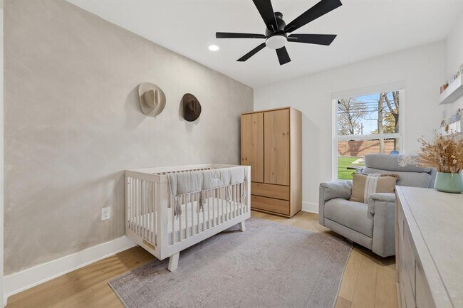 Building Photo - 504 W Croslin St