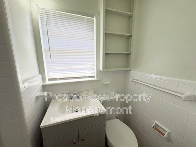 Building Photo - 703 Briarcliff Rd