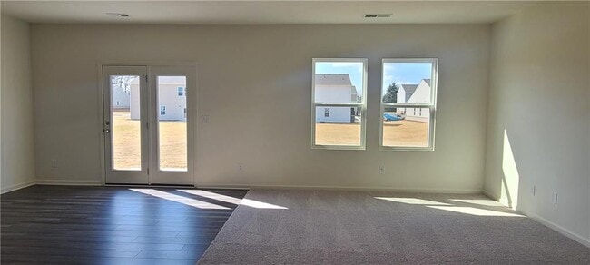 Building Photo - 132 Verona Dr NW