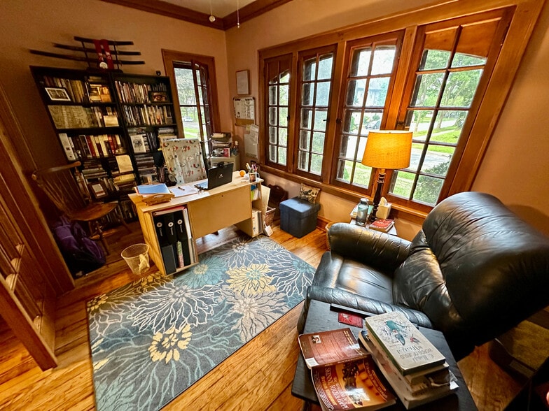 BONUS room / office - 2777 N 48th St
