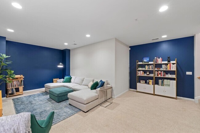 Building Photo - 1008 Portland Ave