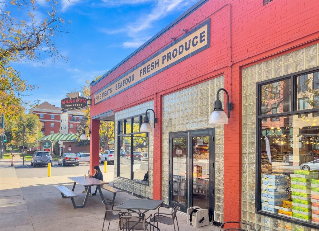 Building Photo - 1833 N Williams St