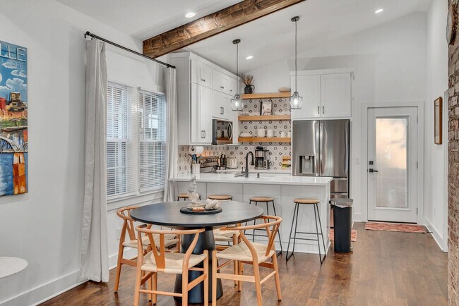 Building Photo - 1331 4th Ave N