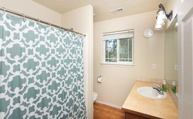 Building Photo - Spacious 4-Bedroom Home in Coeur d’Alene