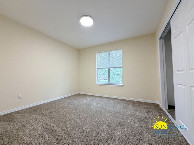 Building Photo - 3 Bedroom Home in sought-after Poquito Bayou with Boat Ramp Access!