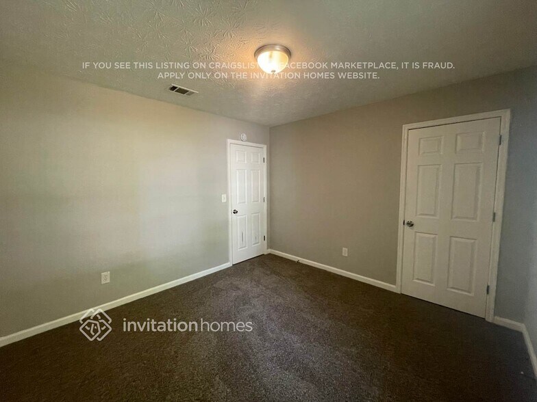 Building Photo - 1415 Oak Knoll Dr NE