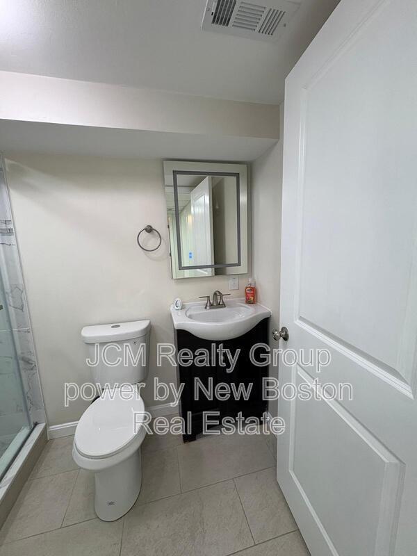 Building Photo - 144 Bloomingdale St