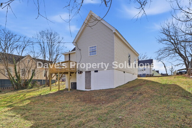 Building Photo - Charming Updated Home in Prime Winston-Salem Location