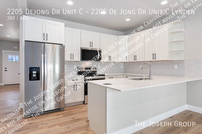 Building Photo - 2205 Dejong Dr Unit C