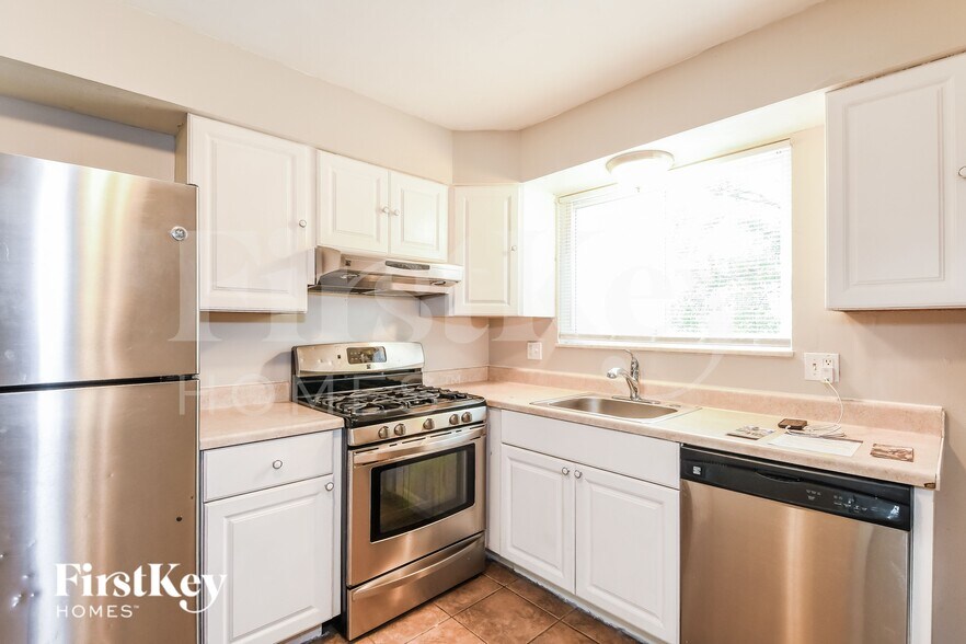 Building Photo - 3915 Rodapa Dr