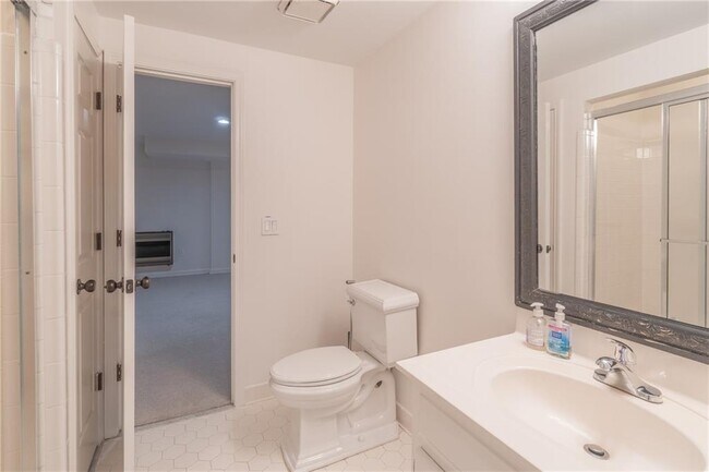 Building Photo - 530 Saddlebrook Dr