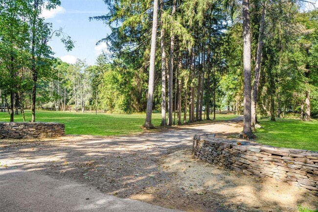 Building Photo - 660 Wheeler Hill Rd