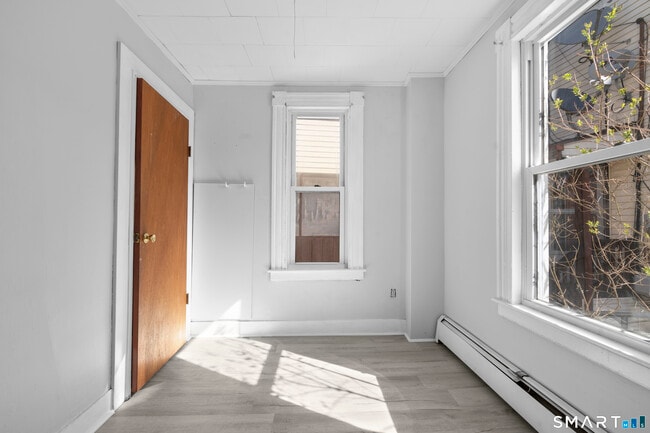 Building Photo - 48 Anderson St