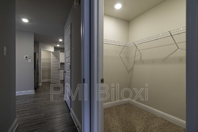 Building Photo - 6467 Eastland Cir