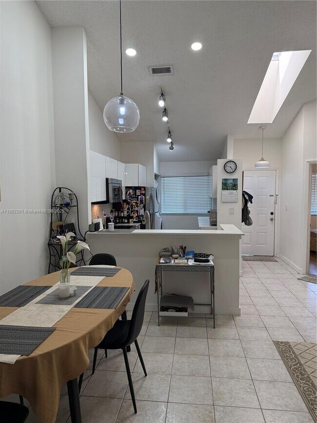 Building Photo - 5596 SW 28th Terrace