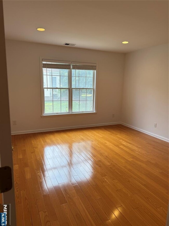 Building Photo - 12 Thistle Dr