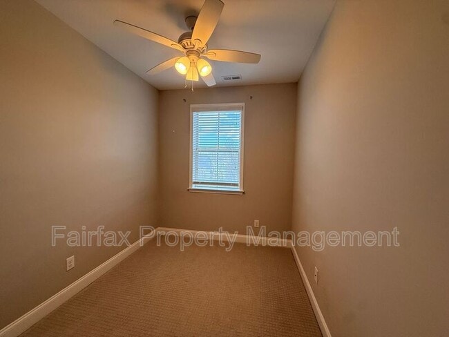 Building Photo - 212 Ellsworth Manor Dr