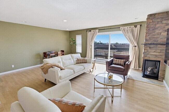 Building Photo - Welcome to this beautiful 1,042 sq. ft. condo offering modern comfort in a prime location!