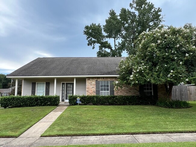 Building Photo - Woodlawn Estates