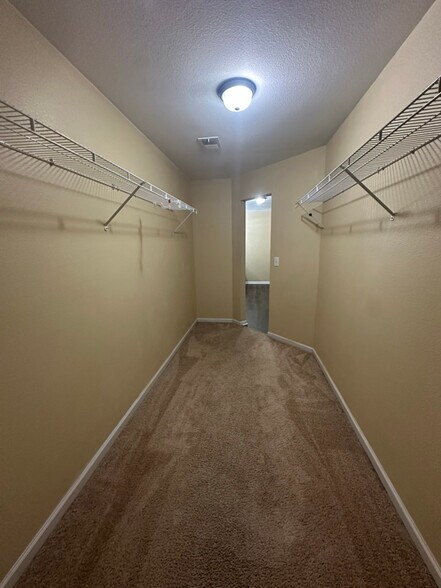 Building Photo - 136 Dormont Dr NE