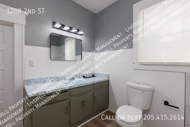 Building Photo - 1208 2nd St