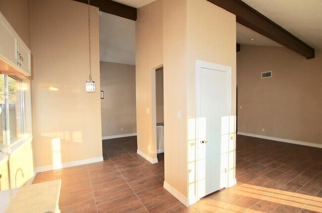 Building Photo - 3015 Quail Valley E Dr