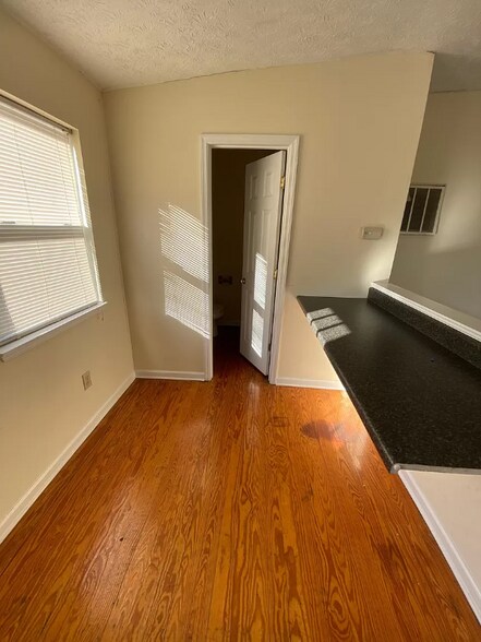 Building Photo - 2226 Ravine St