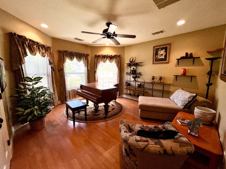 Building Photo - 4709 W Harold Ave