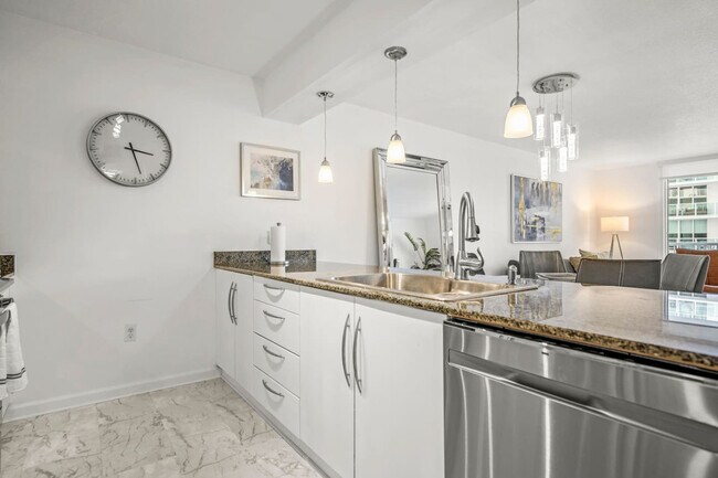 Building Photo - 1200 Brickell Bay Dr