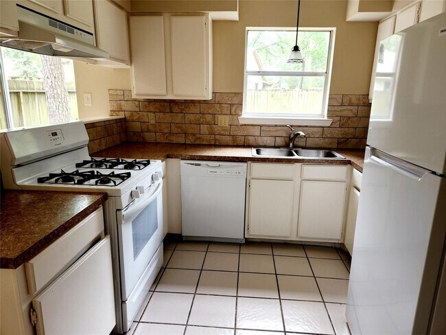 Building Photo - 33 Coralberry Rd