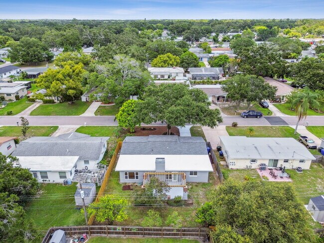 Building Photo - 528 Manor Dr