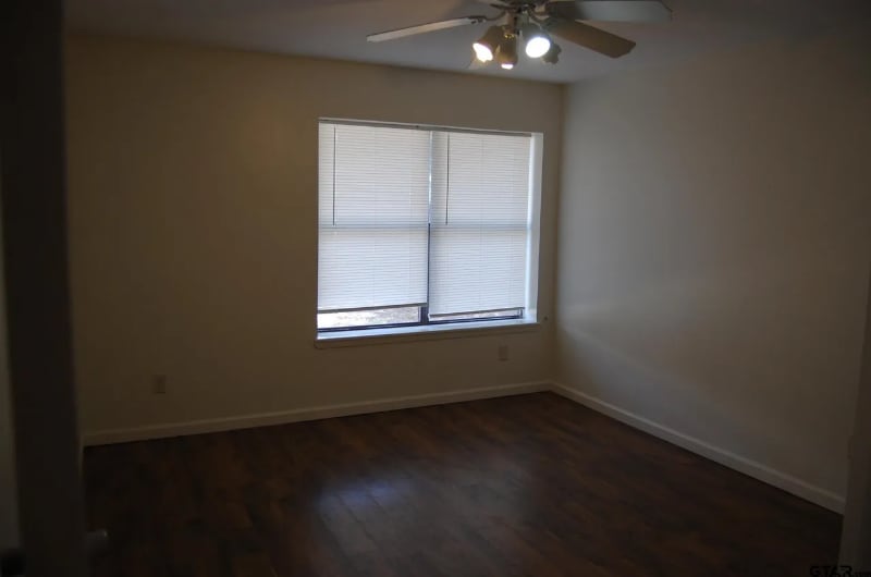 Building Photo - 16215 Carole Dr